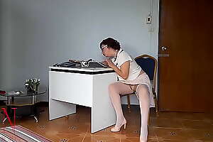 Upskirt Wanton secretary. Vintage SeXretary. No panties office milf. Nude office.