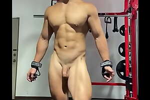 Taiwan guy show off muscle and learn of at gym