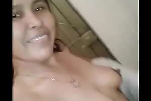 Sugey coryza india maracucha en el baño mostrandome su papo (video 3)