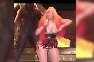 Nicki Minaj 2018 Nipple Faux pas .....http://hustle.im/XT2Kx