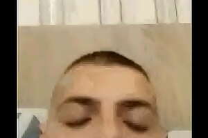 Г-н Антонио Христов, 24-годишен младеж, мастурбира пред камера в леглото си и учи други български мъже как да го правят