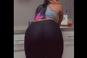 Sexy black girl blasts ass in leggings