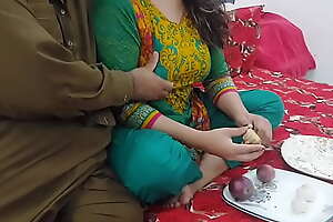 XXX Desi Helping My Stepmom In Cutting Vegetable Than Fucking Her Big Ass , She is Cheating My Stepdaddy Clear Hindi Audio