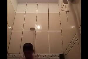 Mujer casa de manda video masturbandose en la ducha
