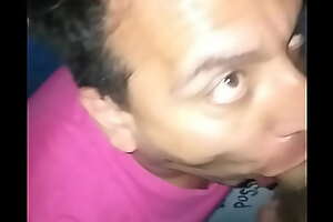Franco otro fanatico de los videos de Mariano Bextor ,quiere la boca y la cola