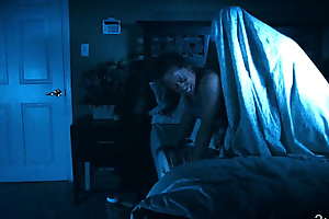 Essence Atkins - A Pressed Lodging - 2013 - Morena follada por un fantasma mientras el novio no está