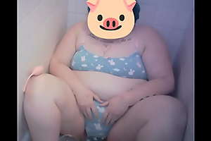 Fat Pig Bringing off Wide Her Piss
