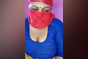 Indian Aunty Showing Her Big boobs live sheet