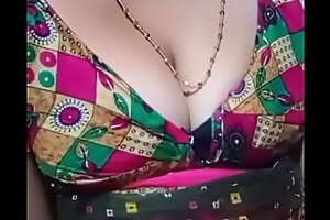 Indian Aunty Showing BIg Boobs Live