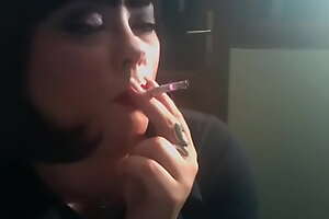 BBW Tina Snua Radiogram Smokes 2 120 Cigarettes