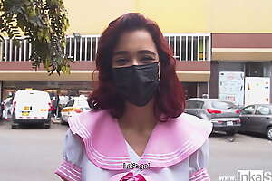 De esta manera engañas a una TIMIDA OTAKU VENEZOLANA a pasar una entrevista laboral por las calles de Lima.