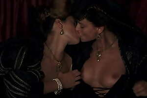 HOT Guenda Goria with the addition of Catrinel Marion Kiss Lesbo: (Il racconto dei racconti - Tale of Tales (2015)