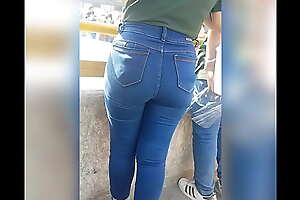 Gran culo en jeans azul