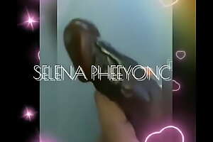 Selena Pheeyonce Plays with Dildo