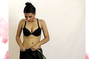 sooty saree lacking in blouse using only sooty bra