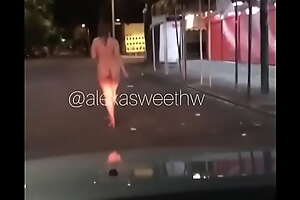 Caminando totalmente desnuda por la calle Alexa Sweet en publico